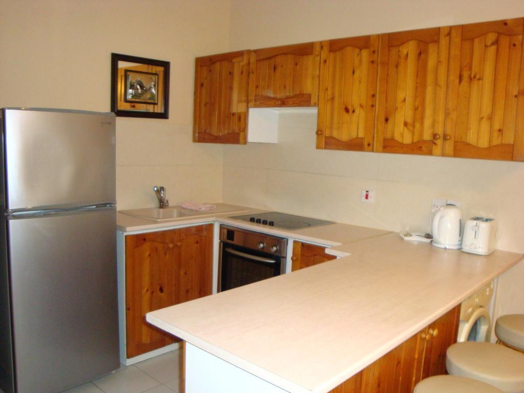 River Beach Apartments Lemesos Pokoj fotografie